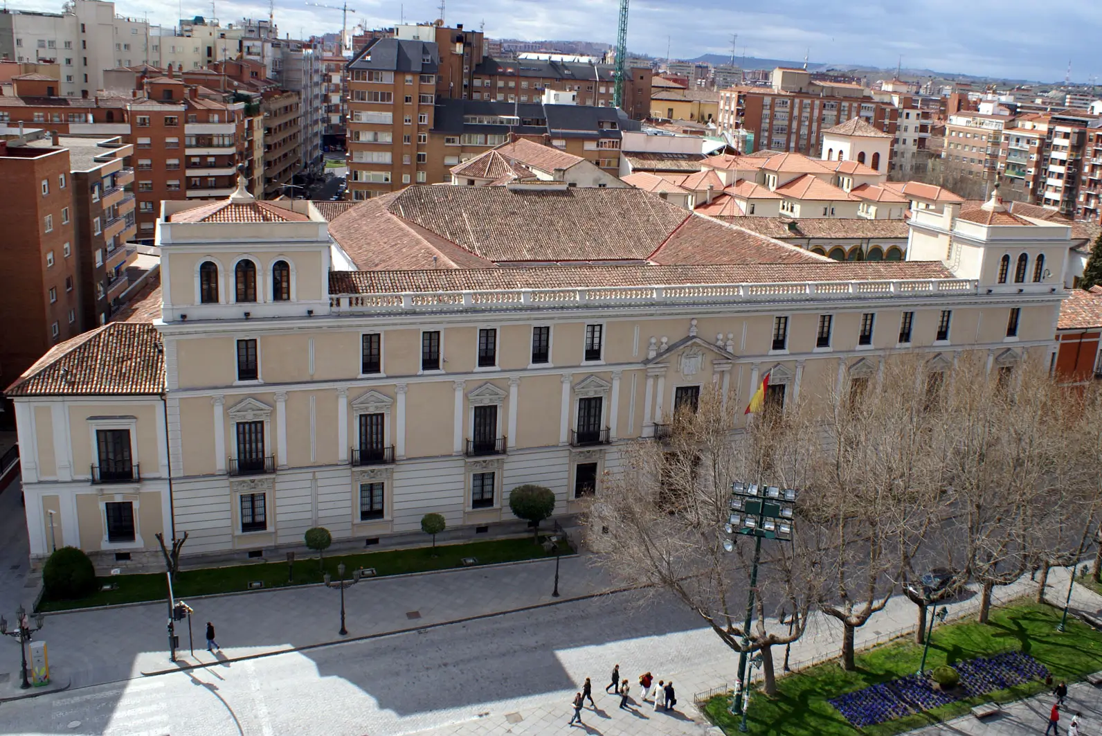 Fachada histórica del Palacio Real de Valladolid, antigua residencia de la corte española.