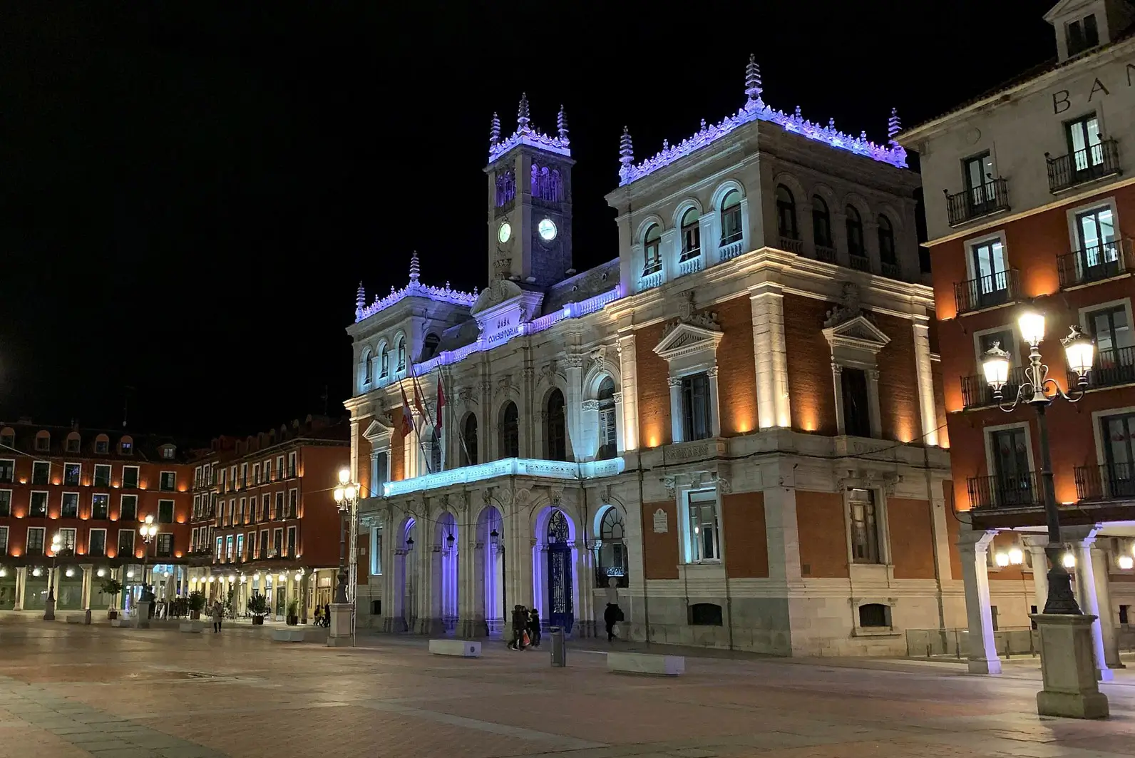 Edificio del Ayuntamiento en la Plaza Mayor de Valladolid, situada a pocos minutos a pie del Hotel Mozart.