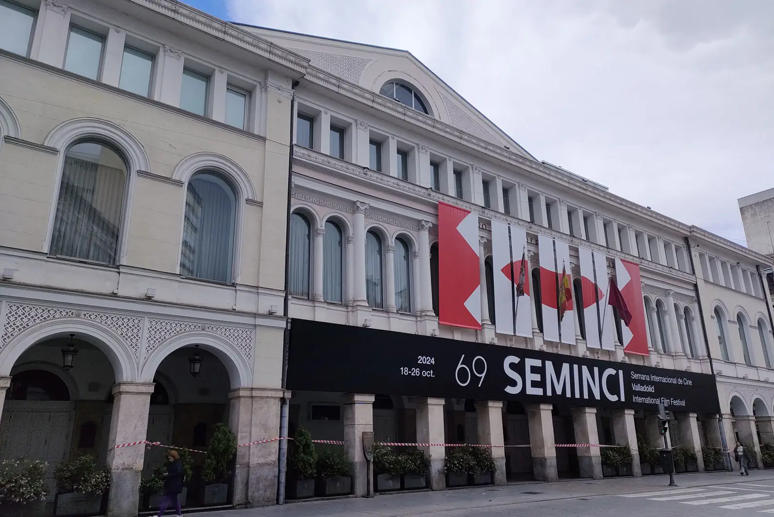 Fachada principal del Teatro Calderón en Valladolid, sede de la prestigiosa SEMINCI.